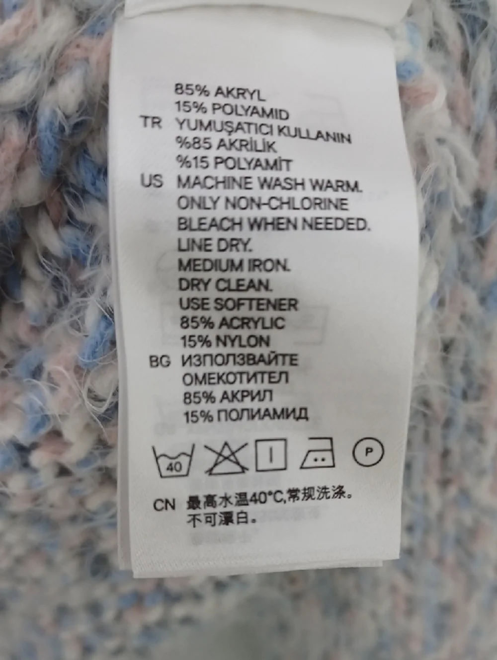H&M DIVIDED Marled Scoop Neck Sweater in White, Pink and Light Blue Pastel Knit